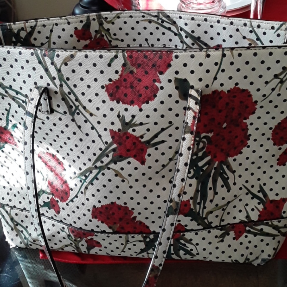 Guess Tote - Picture 4 of 11